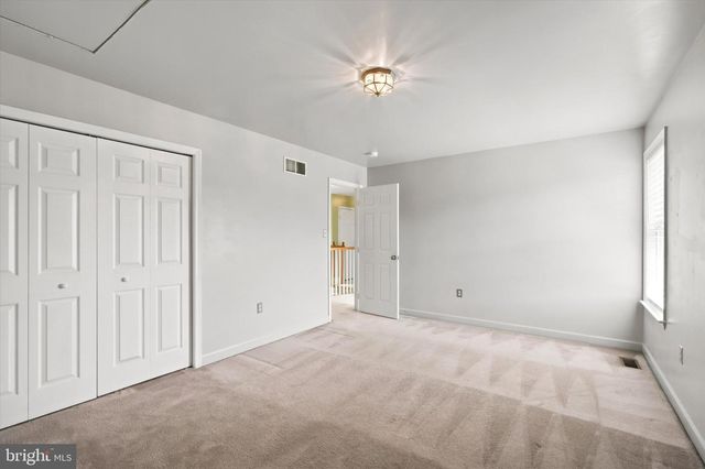 604 FARMINGDALE DR, Douglassville, PA 19518