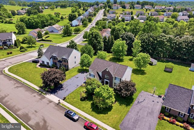 604 FARMINGDALE DR, Douglassville, PA 19518