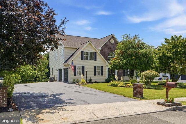 604 FARMINGDALE DR, Douglassville, PA 19518