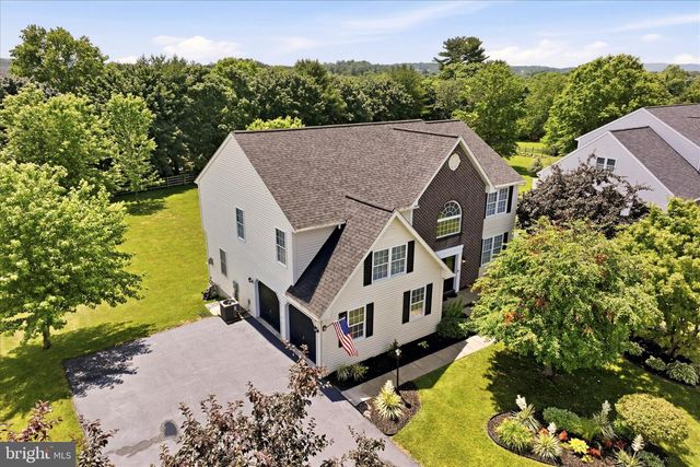 604 FARMINGDALE DR, Douglassville, PA 19518