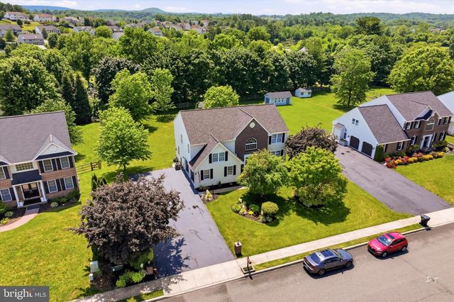 604 FARMINGDALE DR, Douglassville, PA 19518