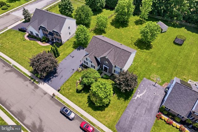 604 FARMINGDALE DR, Douglassville, PA 19518