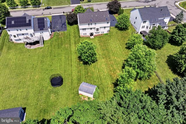 604 FARMINGDALE DR, Douglassville, PA 19518