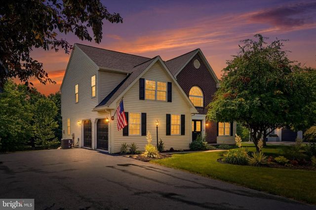 604 FARMINGDALE DR, Douglassville, PA 19518