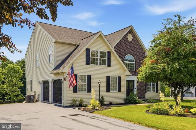 604 FARMINGDALE DR, Douglassville, PA 19518