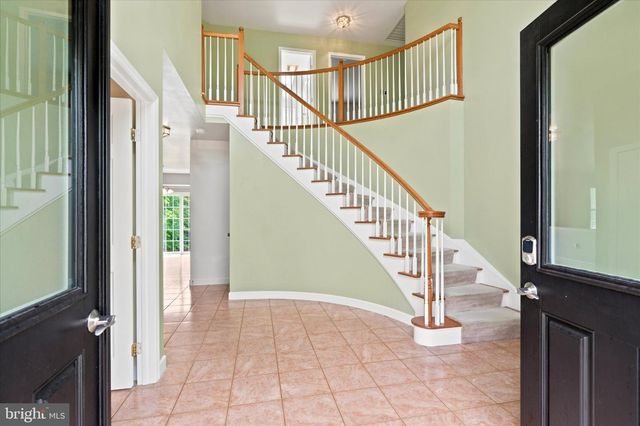 604 FARMINGDALE DR, Douglassville, PA 19518