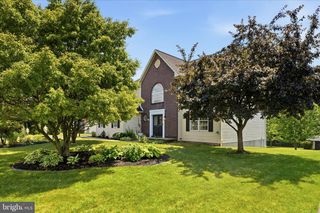 604 FARMINGDALE DR, Douglassville, PA 19518
