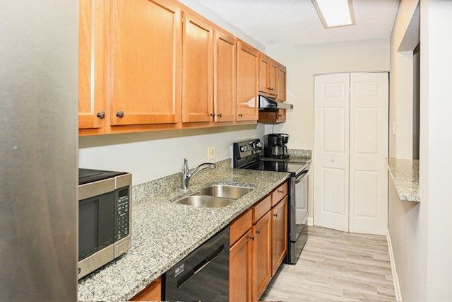 2028 N Rand Road 202, Palatine, IL 60074