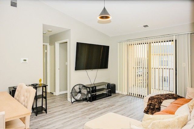 2028 N Rand Road 202, Palatine, IL 60074