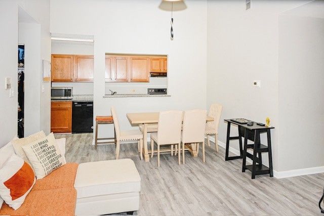 2028 N Rand Road 202, Palatine, IL 60074