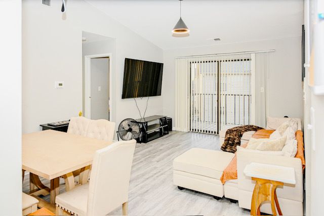 2028 N Rand Road 202, Palatine, IL 60074