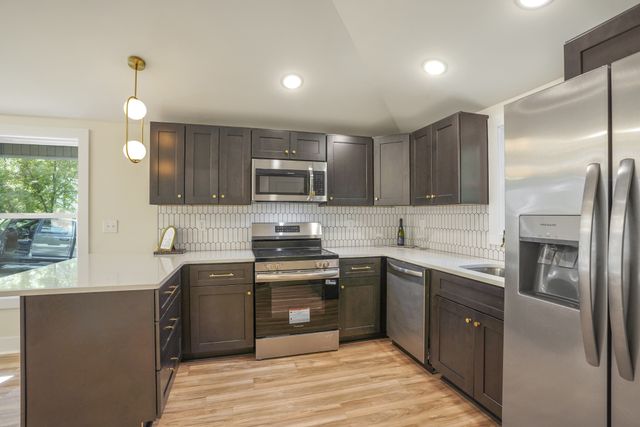 16 Proctor Dr, Clarksville, TN 37043