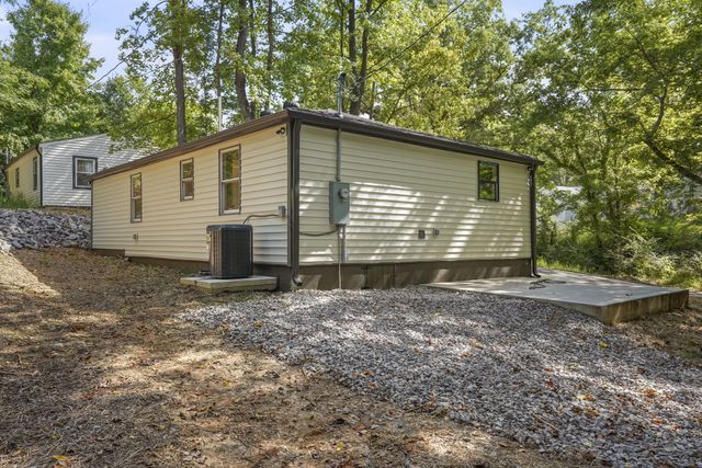 16 Proctor Dr, Clarksville, TN 37043