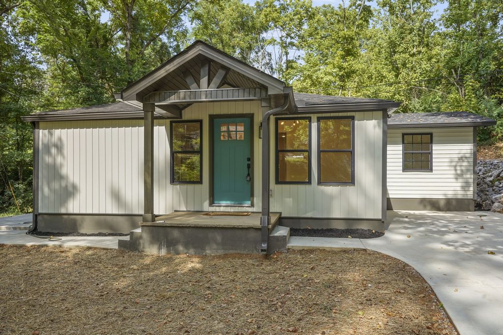 16 Proctor Dr, Clarksville, TN 37043