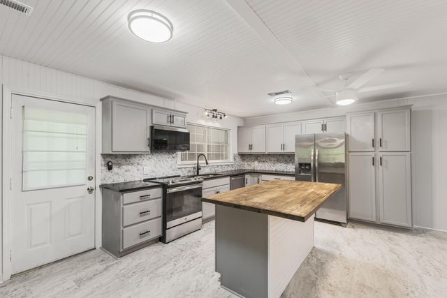 896 River Rd., Hattiesburg, MS 39401