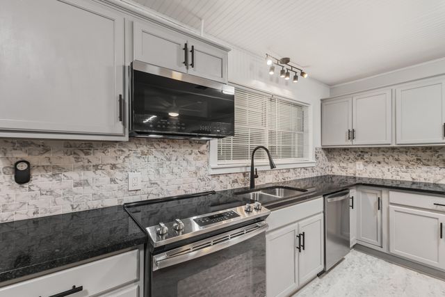 896 River Rd., Hattiesburg, MS 39401