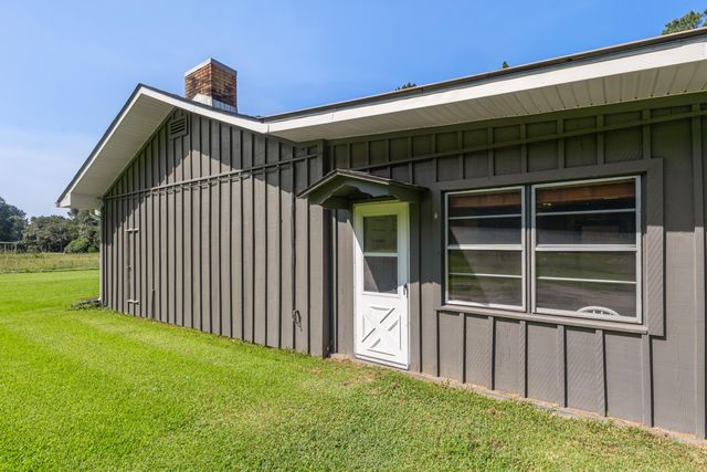 896 River Rd., Hattiesburg, MS 39401