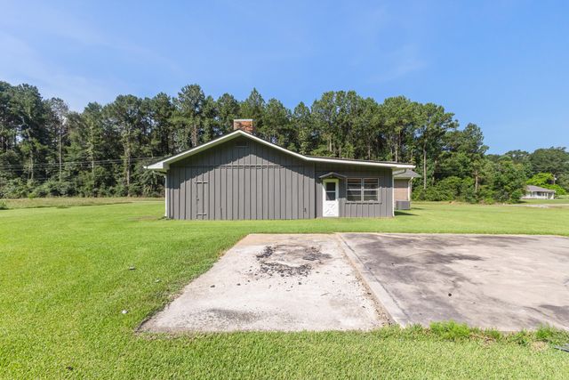 896 River Rd., Hattiesburg, MS 39401