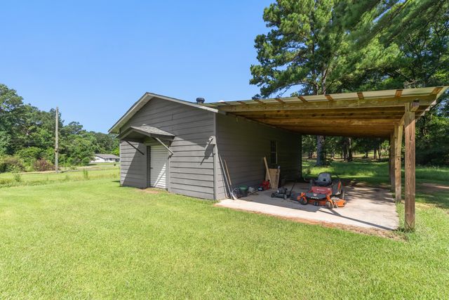 896 River Rd., Hattiesburg, MS 39401