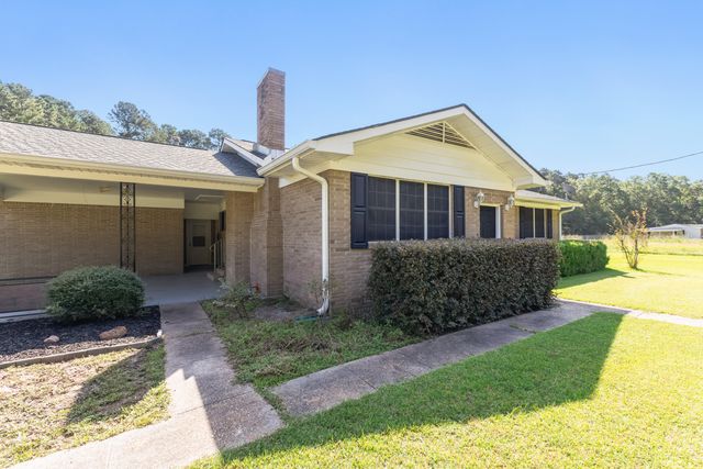 896 River Rd., Hattiesburg, MS 39401