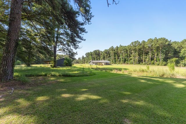 896 River Rd., Hattiesburg, MS 39401