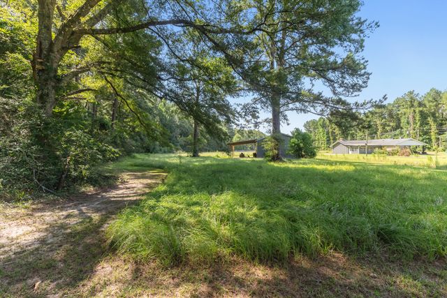 896 River Rd., Hattiesburg, MS 39401