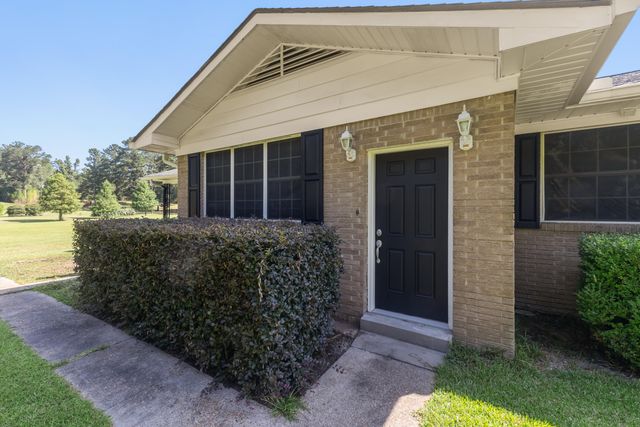 896 River Rd., Hattiesburg, MS 39401