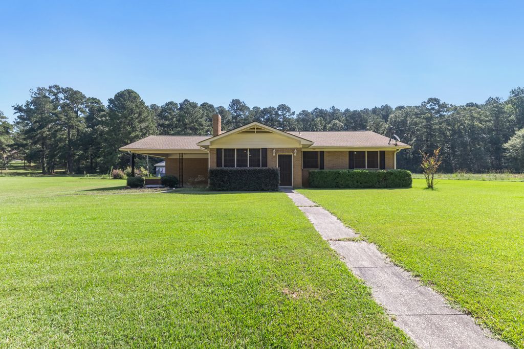 896 River Rd., Hattiesburg, MS 39401