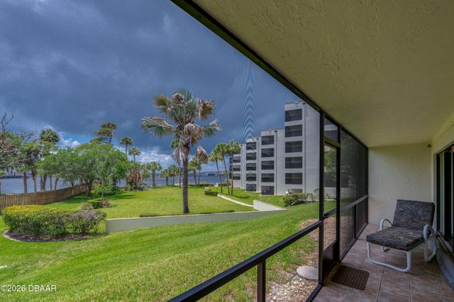944 S Peninsula Dr Apt 102, Daytona Beach, FL 32118