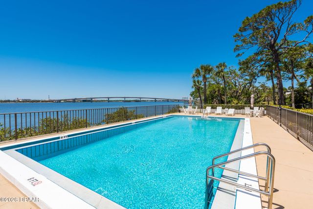944 S Peninsula Dr Apt 102, Daytona Beach, FL 32118