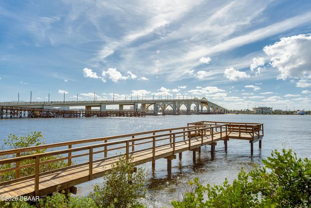 944 S Peninsula Dr Apt 102, Daytona Beach, FL 32118
