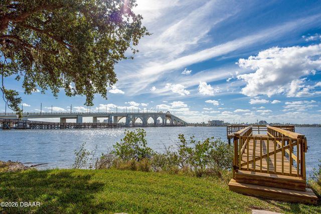944 S Peninsula Dr Apt 102, Daytona Beach, FL 32118