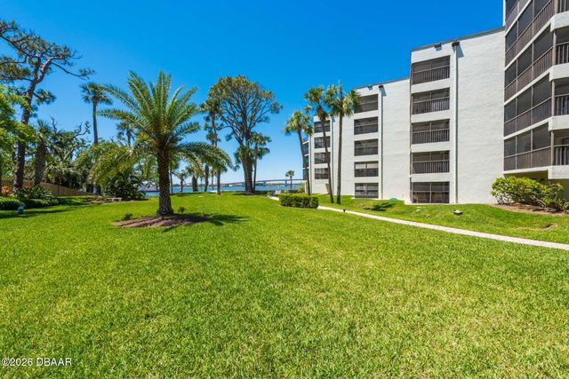 944 S Peninsula Dr Apt 102, Daytona Beach, FL 32118