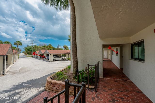 944 S Peninsula Dr Apt 102, Daytona Beach, FL 32118