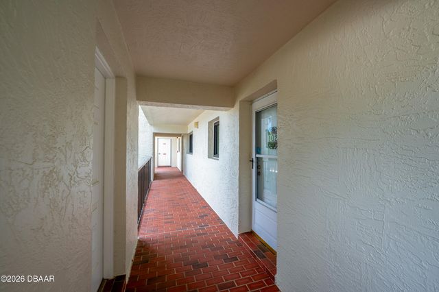 944 S Peninsula Dr Apt 102, Daytona Beach, FL 32118