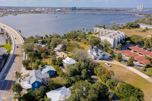 944 S Peninsula Dr Apt 102, Daytona Beach, FL 32118