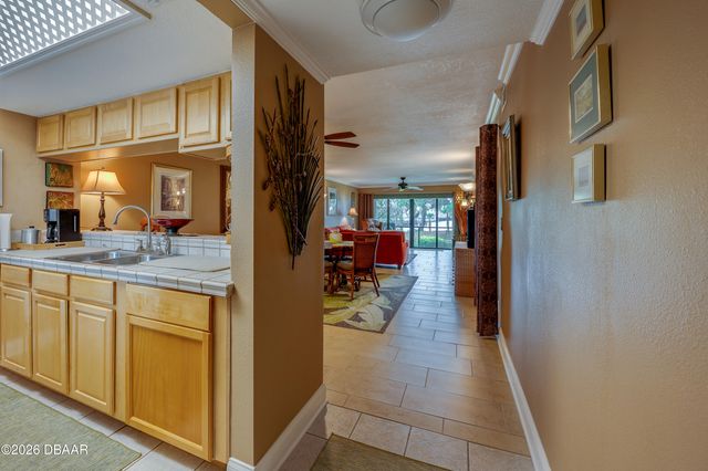 944 S Peninsula Dr Apt 102, Daytona Beach, FL 32118