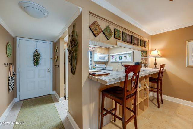 944 S Peninsula Dr Apt 102, Daytona Beach, FL 32118