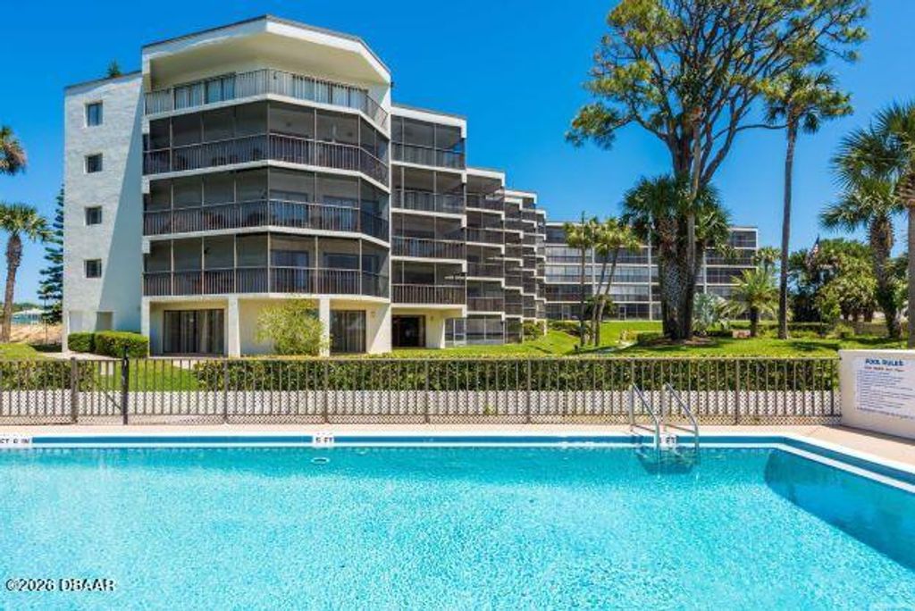 944 S Peninsula Dr Apt 102, Daytona Beach, FL 32118