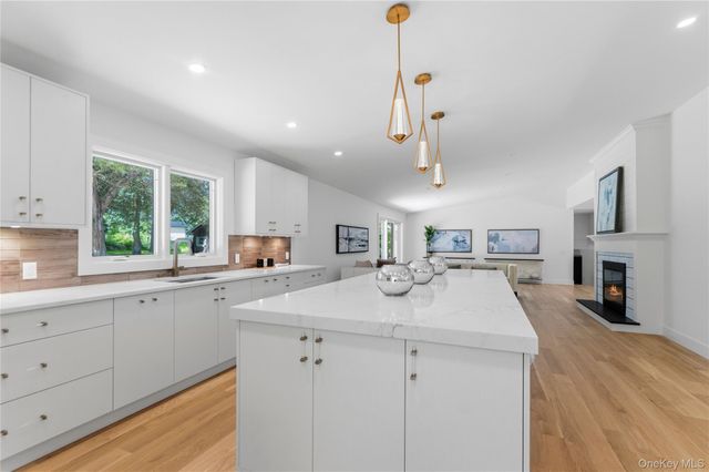 31 Saw Mill Road, Cold Spring Harbor, NY 11724