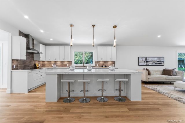 31 Saw Mill Road, Cold Spring Harbor, NY 11724