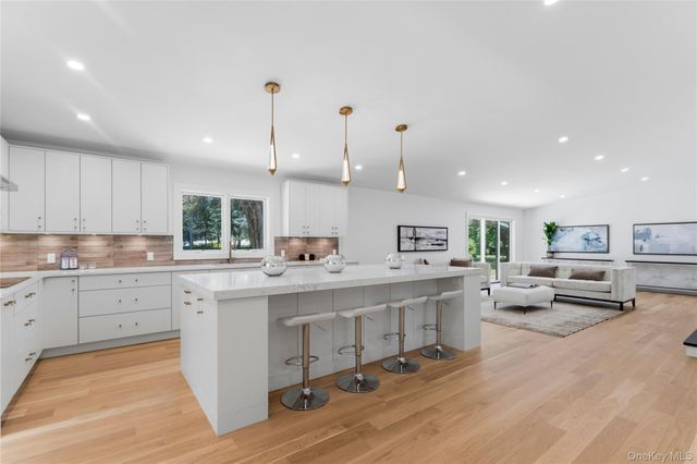 31 Saw Mill Road, Cold Spring Harbor, NY 11724