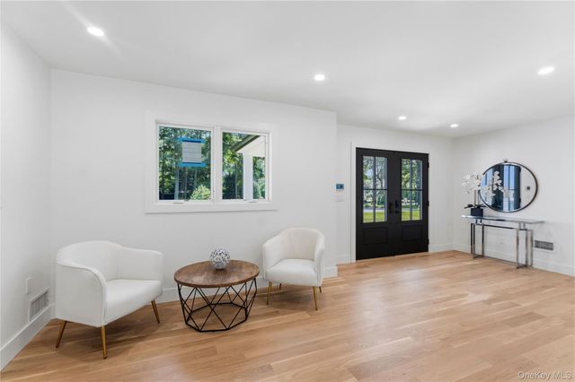31 Saw Mill Road, Cold Spring Harbor, NY 11724