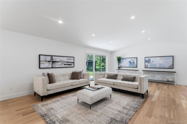 31 Saw Mill Road, Cold Spring Harbor, NY 11724