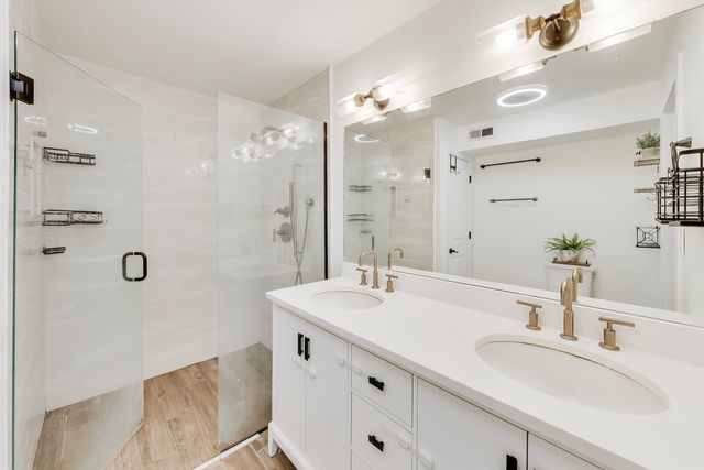 872 Quin Court 102, Naperville, IL 60563