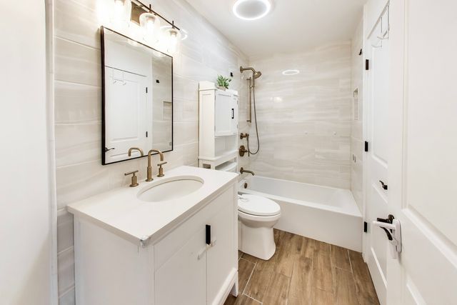 872 Quin Court 102, Naperville, IL 60563