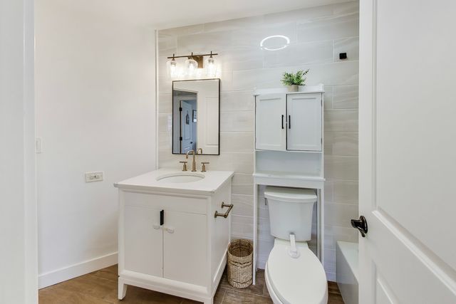 872 Quin Court 102, Naperville, IL 60563