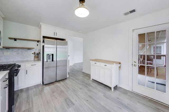 872 Quin Court 102, Naperville, IL 60563