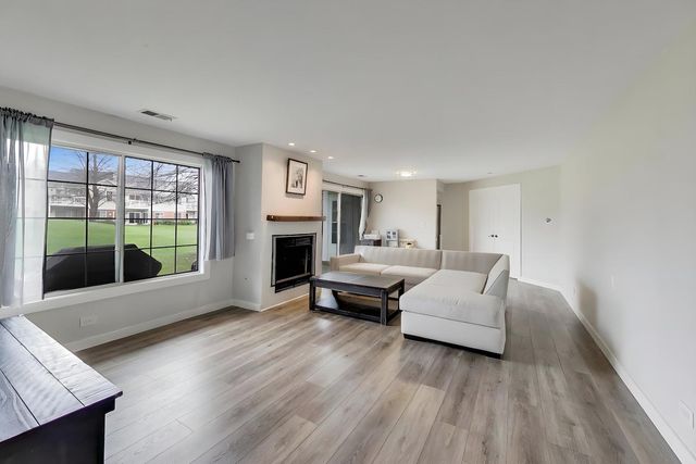 872 Quin Court 102, Naperville, IL 60563