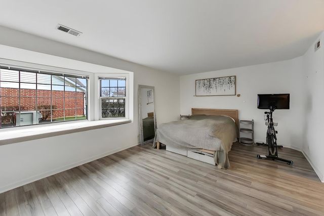 872 Quin Court 102, Naperville, IL 60563